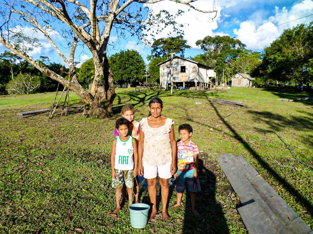 Envira - Family A resident family in the Envira Amazonia project.